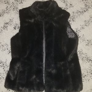 Banana Republic Jackets & Coats - Women's Banana Republic Faux Fur Vest Size M Banana Republic Jackets & Coats - Women's Banana Republic Faux Fur Vest Size M